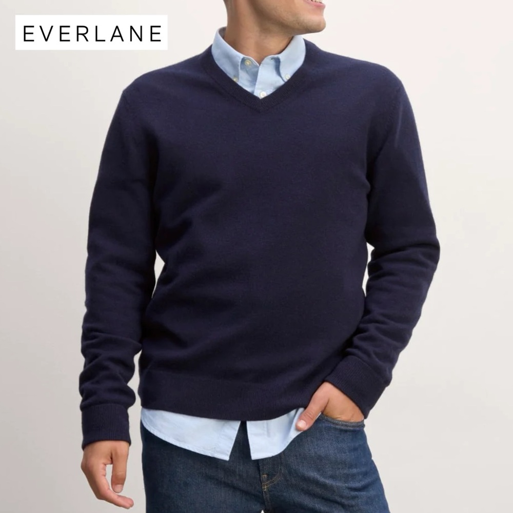 Everlane THE CASHMERE V-NECK SWEATER Navy Blue Mens M Minimalist Business Casual